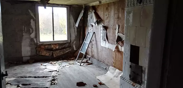 Why Selling a Distressed House Through Traditional Methods Fails in Worcester